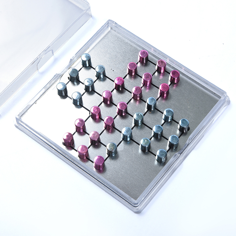 Magnetisk metall Tic-Tac-Toe-sett i klar akrylveske