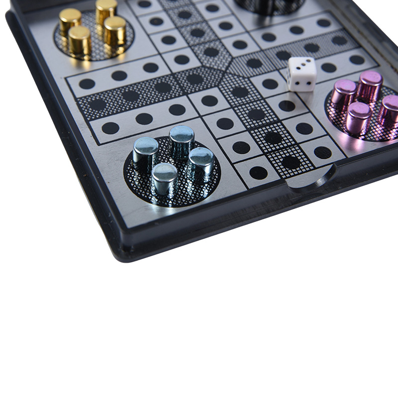 Magnetisk metall Ludo-spillsett i klar akrylveske