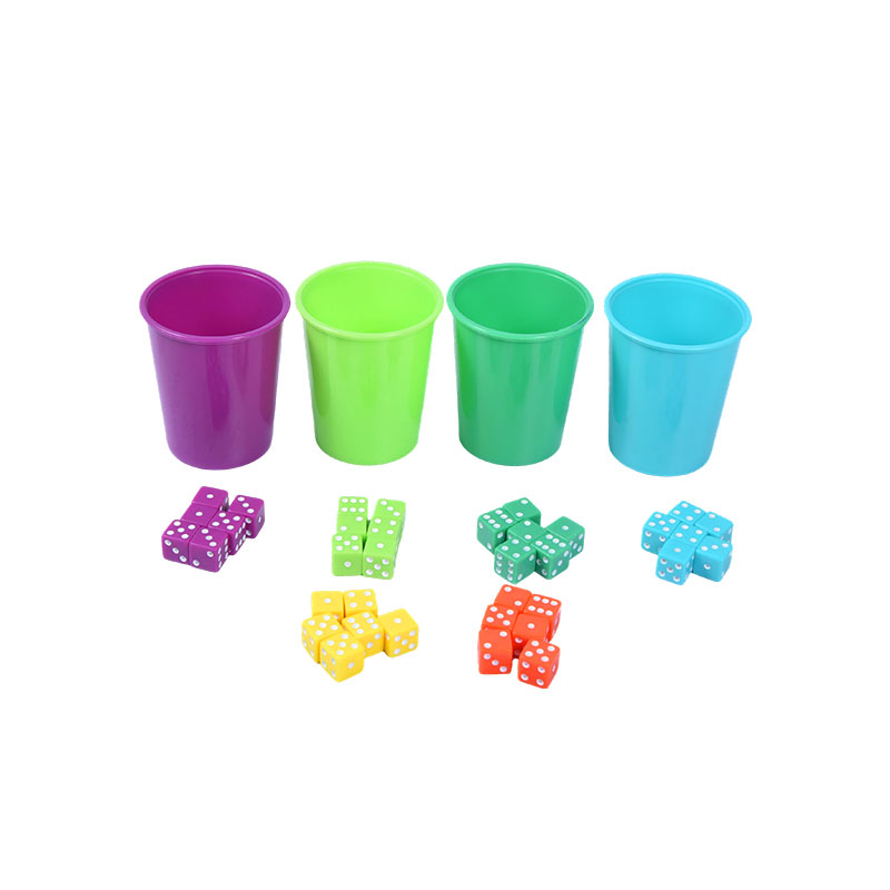 Fargerike plastkopper og terninger – Livlig fest- eller spillsett