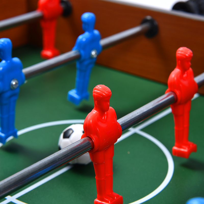 Klassisk bordfotballbord av tre - Kompakt skrivebordsspill med livlige spillere og poengmålere