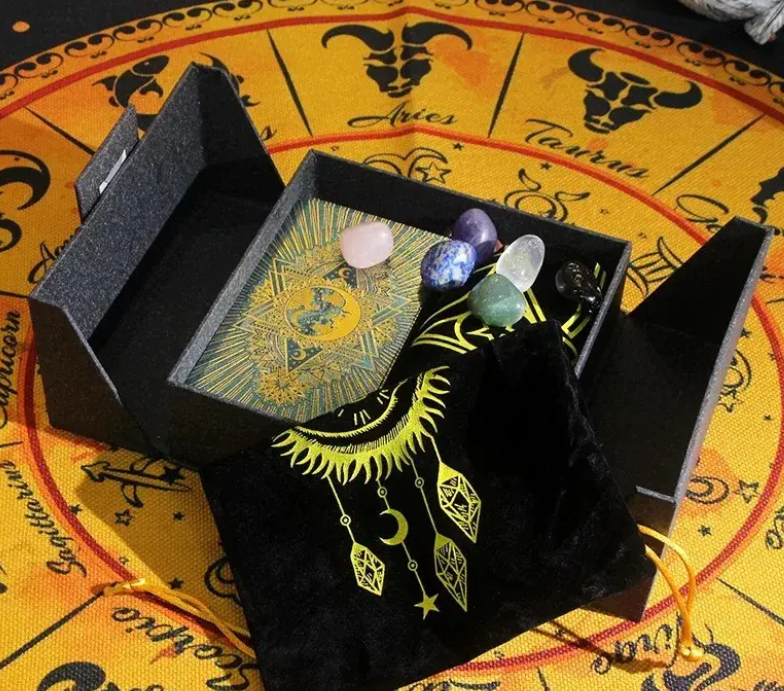 Mystic's Treasure Tarot & Crystal Set: Er det verdt å kjøpe?